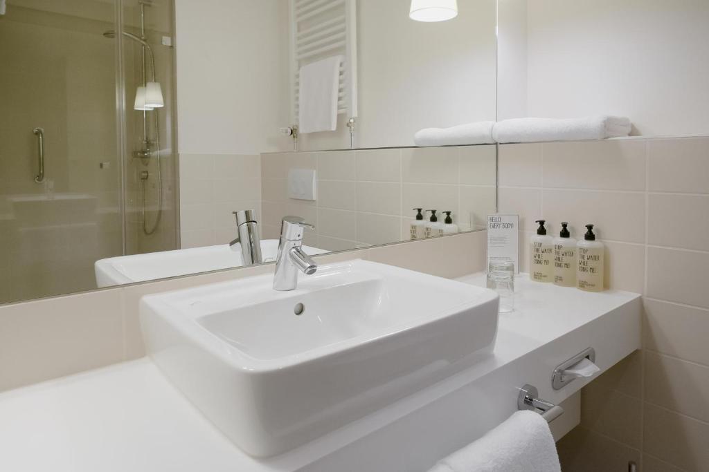 Raphael Hotel Waelderhaus Hamburg Room photo